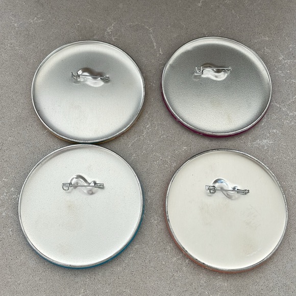 Set of 4 Buttons from Disney’s Aulani - Picture 2 of 2